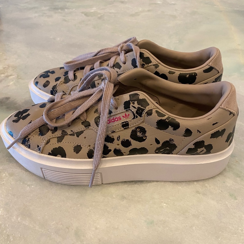 Adidas Cheetah Print, Size 8 (Women)